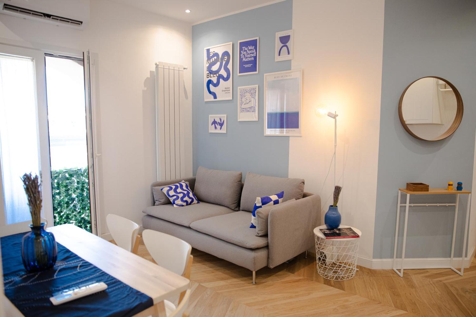 Bright 2-room For Friends And Relatives Appartement